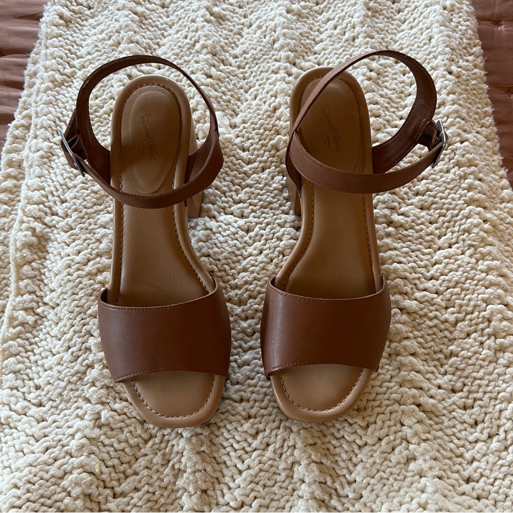 Universal Thread Platform Sandals - Size 11